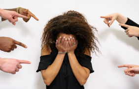 HARCÈLEMENT INSTITUTIONNEL OU FORME SYSTÉMIQUE DE VIOLENCE INTERNE AU TRAVAIL