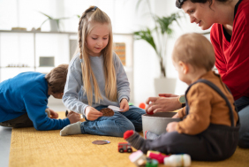 L'aide pour l'accueil individuel des jeunes enfants réformée au 1er septembre