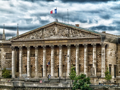 Loi « immigration » : discriminations, chasse aux droits sociaux et trappe à pauvreté ! Loi « immigration » : discriminations, chasse aux droits sociaux et trappe à pauvreté !